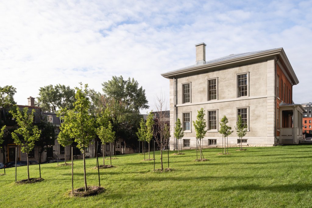 La maison Louis-Hippolyte-La Fontaine - vue de cçoté. Photo Credit: Raphaël Thibodeau